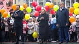 Валентина Матвиенко и губернатор Хоценко открыли новую школу № 155 в Омске в День знаний Валентина Матвиенко и губернатор Хоценко открыли новую школу № 155 в Омске в День знаний