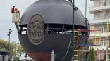 В центре Омска завершают монтаж нового шара «Держава» В центре Омска завершают монтаж нового шара «Держава»