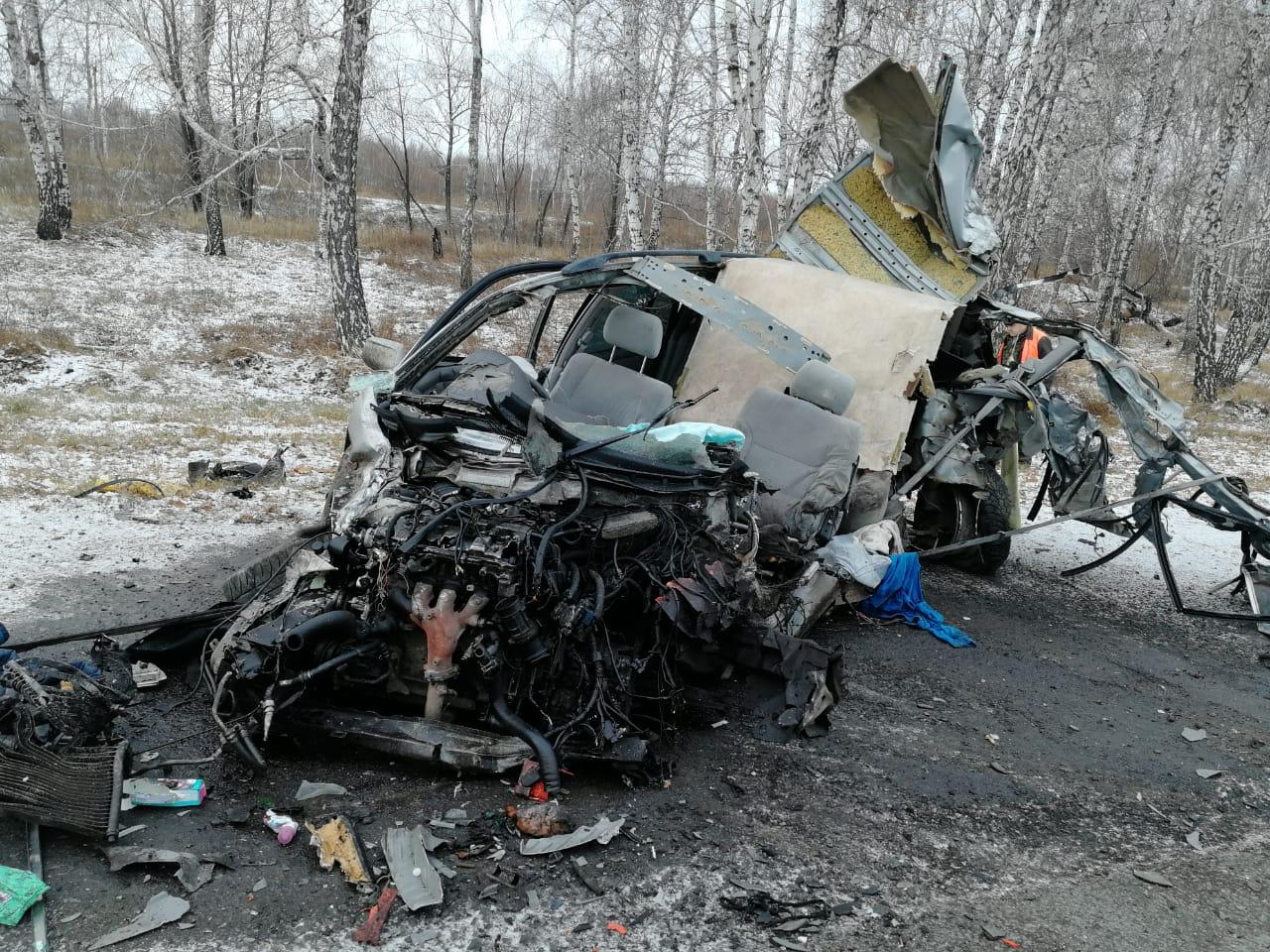 В омской ГИБДД заявили, что попавший в ДТП спецавтомобиль ехал с проблесковыми маячками и звуковым сигналом В омской ГИБДД заявили, что попавший в ДТП спецавтомобиль ехал с проблесковыми маячками и звуковым сигналом