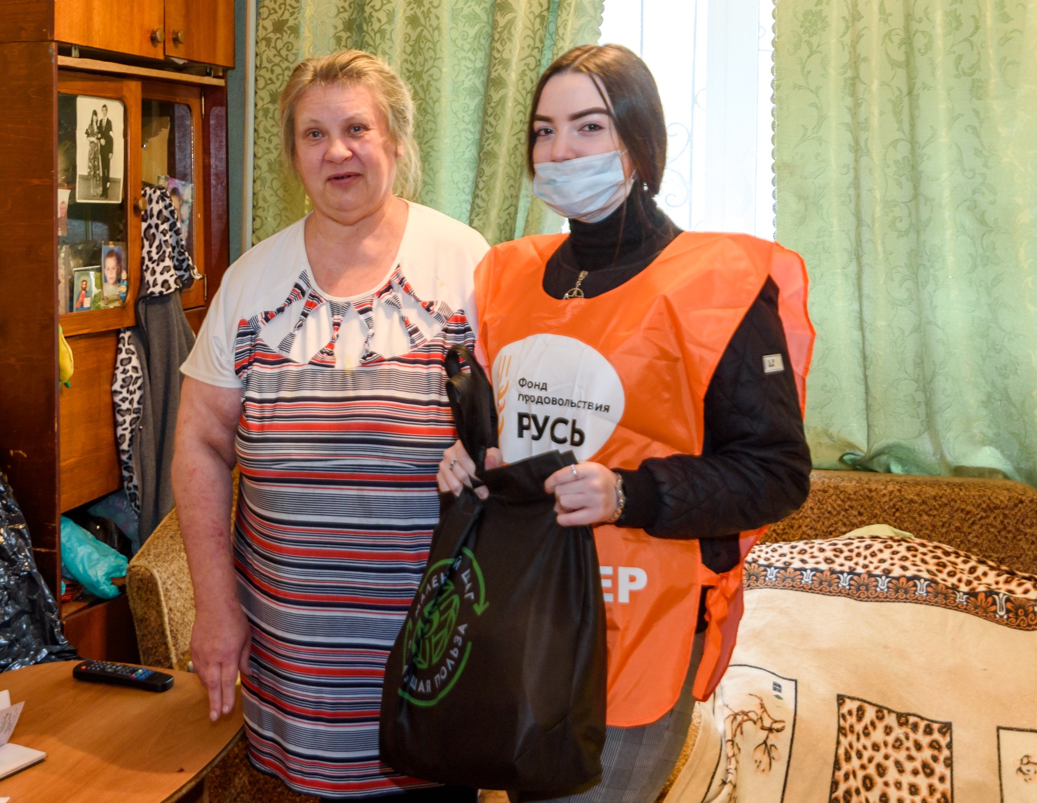 Одинокие омские пенсионеры получили продуктовые «Корзины доброты» Одинокие омские пенсионеры получили продуктовые «Корзины доброты»