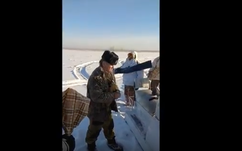В Омской области чиновник на джипе спровоцировал ДТП с охотниками в поле - видео В Омской области чиновник на джипе спровоцировал ДТП с охотниками в поле - видео