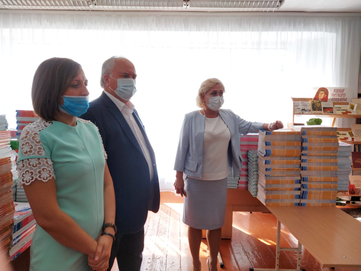 «Обратить внимание на зарплату педагогов»: в Омске продолжается сбор предложений в народную программу «Единой России» «Обратить внимание на зарплату педагогов»: в Омске продолжается сбор предложений в народную программу «Единой России»