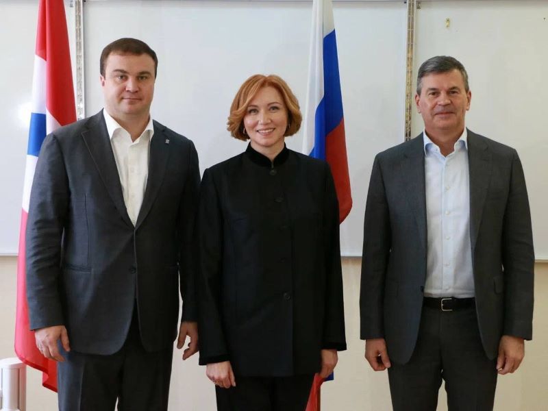 Новый тренд: омские чиновники начали массово переходить на работу в сферу образования Новый тренд: омские чиновники начали массово переходить на работу в сферу образования