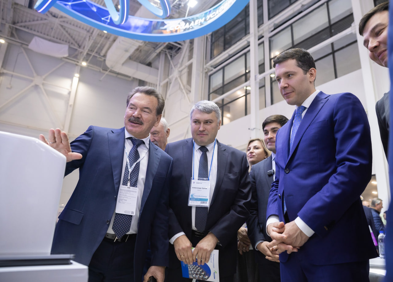 Министр промышленности и торговли РФ Антон Алиханов ознакомился с разработками ГК «Титан» на выставке «Химия-2025» Министр промышленности и торговли РФ Антон Алиханов ознакомился с разработками ГК «Титан» на выставке «Химия-2025»