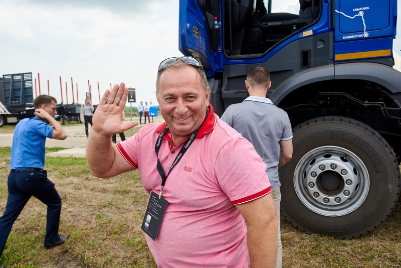 В Омске прошел уникальный тест-драйв новых грузовиков Mercedes-Benz В Омске прошел уникальный тест-драйв новых грузовиков Mercedes-Benz