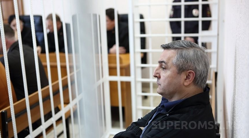 «Два вице-губернатора и пять министров»: кто из омских чиновников и депутатов попал под пристальное внимание силовиков
