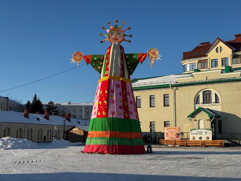 Глаза разбегаются: омичей заманивают на чучела Масленицы в разных частях города Глаза разбегаются: омичей заманивают на чучела Масленицы в разных частях города