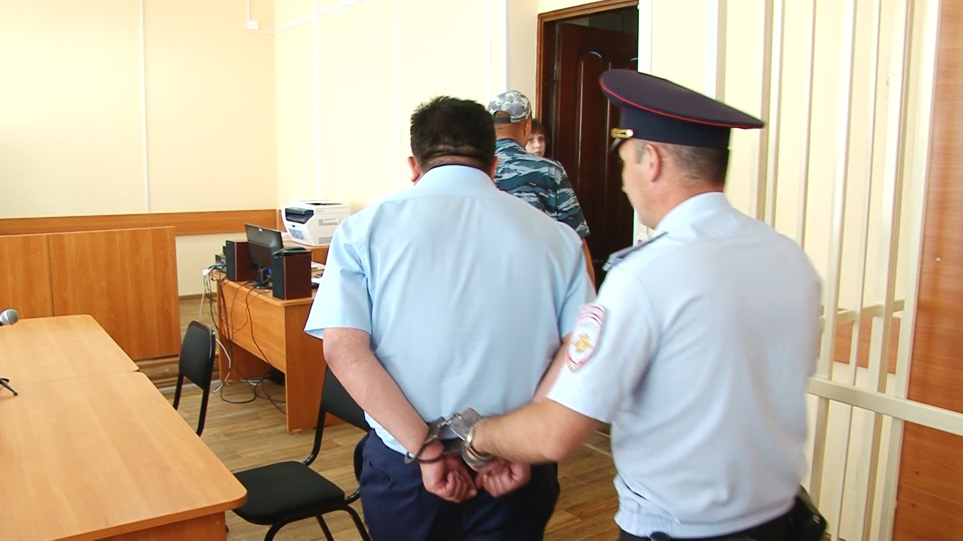 Дольщики «Ясной Поляны» были в ярости после приговора Шушубаеву Дольщики «Ясной Поляны» были в ярости после приговора Шушубаеву