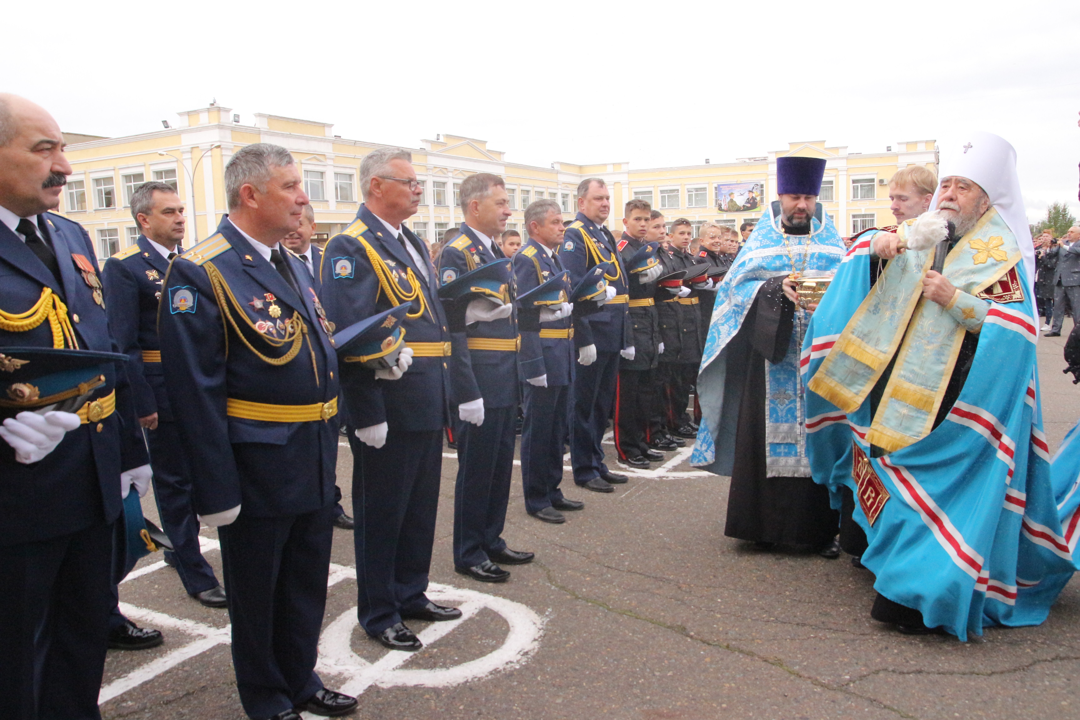 Корбут поздравил омских кадетов с началом учебного года
