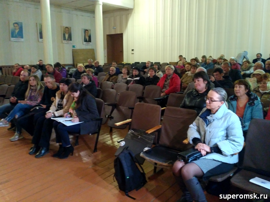 Росгвардия, колючая проволока и водопроводные трубы. В поселке под Омском провели народный сход, протестуя против китайского городка Росгвардия, колючая проволока и водопроводные трубы. В поселке под Омском провели народный сход, протестуя против китайского городка