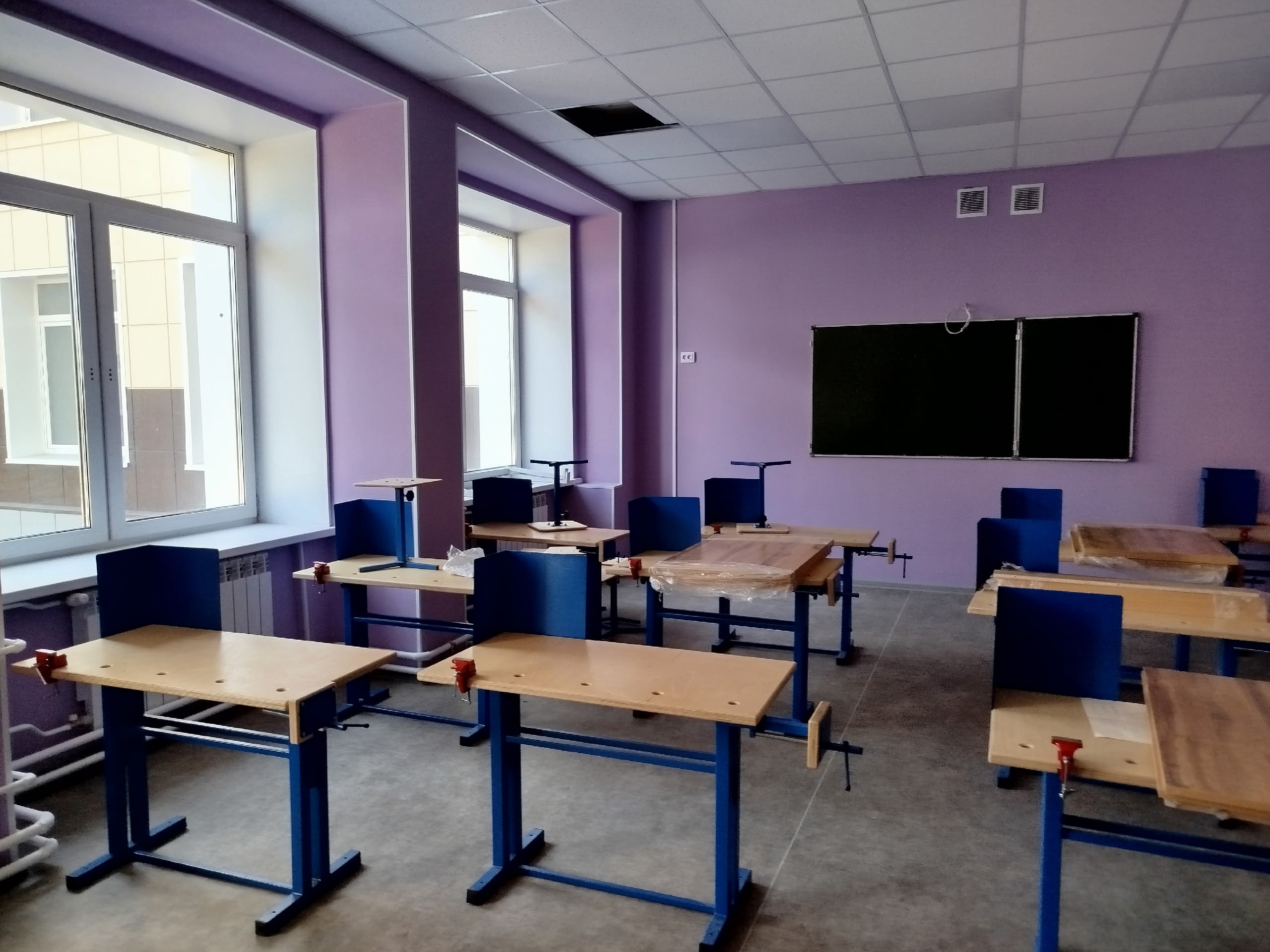 «Не может не радовать омичей»: депутаты горсовета вынесли вердикт школам с завершающимся капремонтом