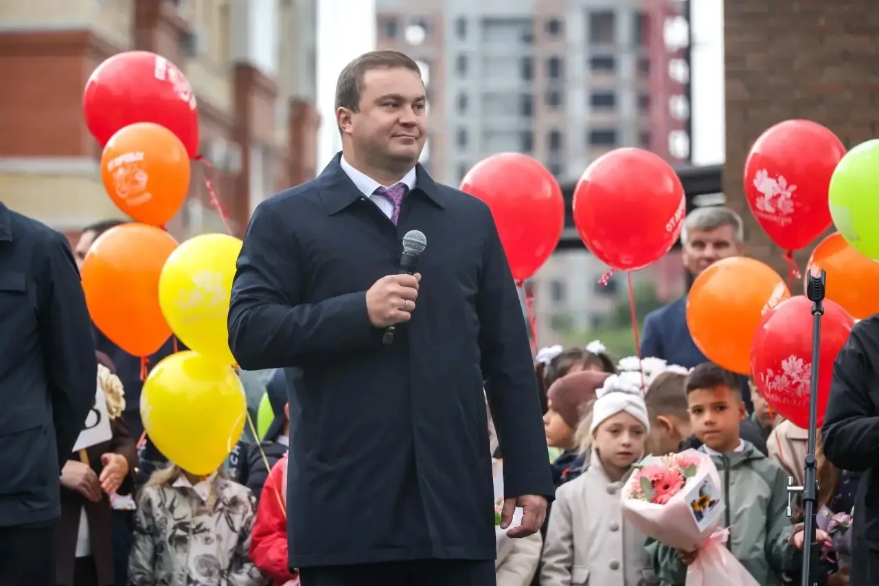 Валентина Матвиенко и губернатор Хоценко открыли новую школу № 155 в Омске в День знаний Валентина Матвиенко и губернатор Хоценко открыли новую школу № 155 в Омске в День знаний