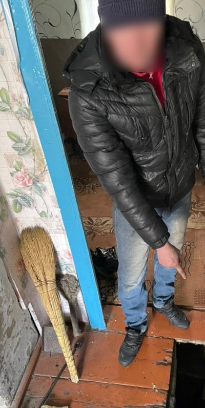 Омич сбросил тело приятеля в погреб, а потом раскаялся